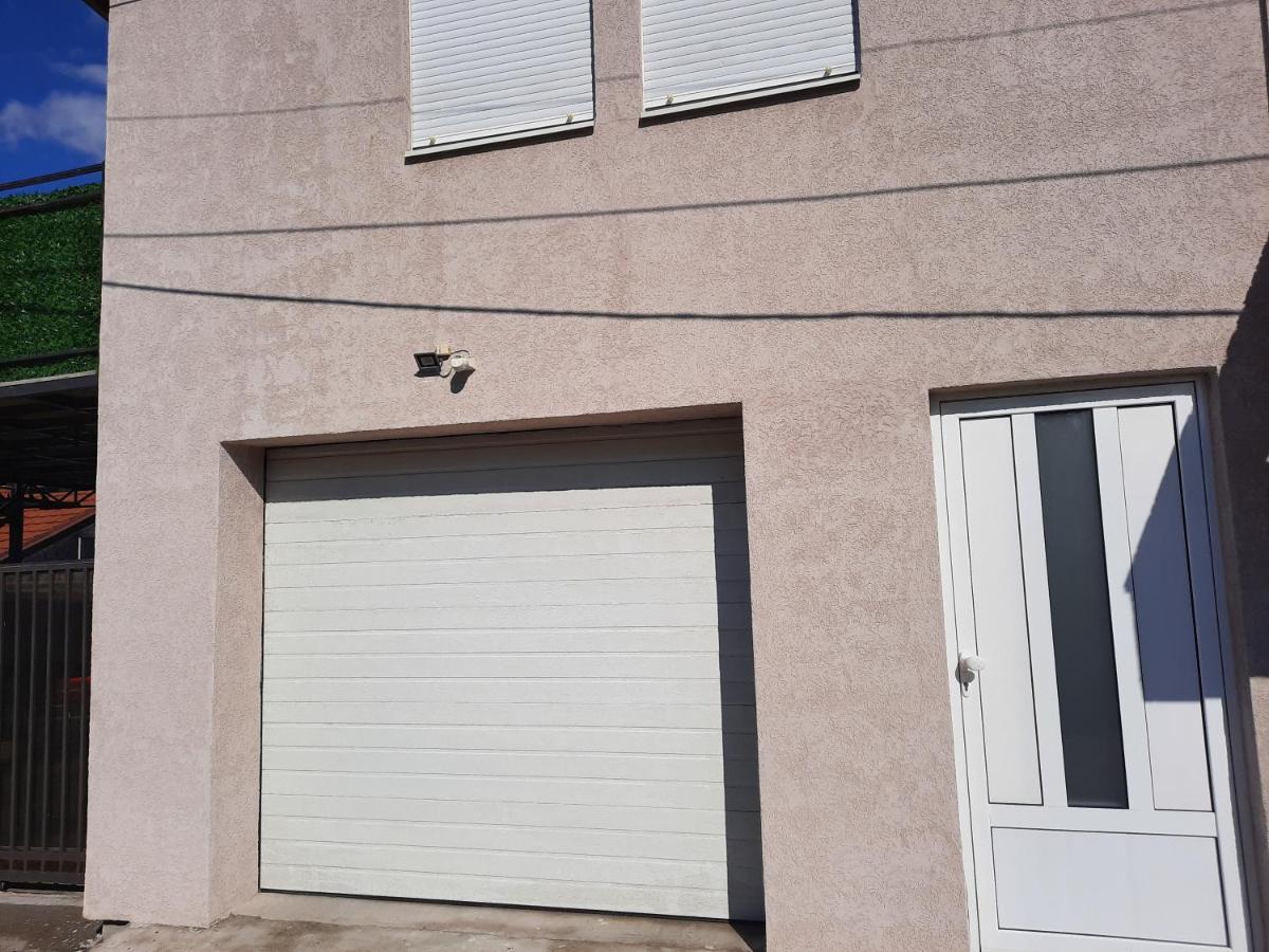 Dream Home, Free Garage Nis Exterior photo